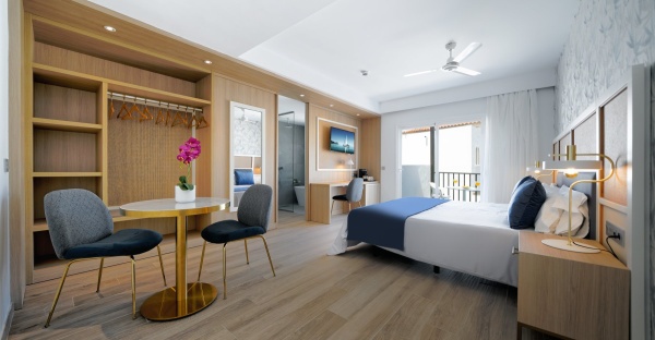 Premium room in Broncemar Beach Suites, with modern design, king size bed, private balcony and exclusive amenities for a luxury stay in Fuerteventura.